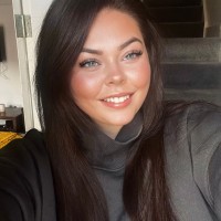 Amy Delooze Amy Delooze